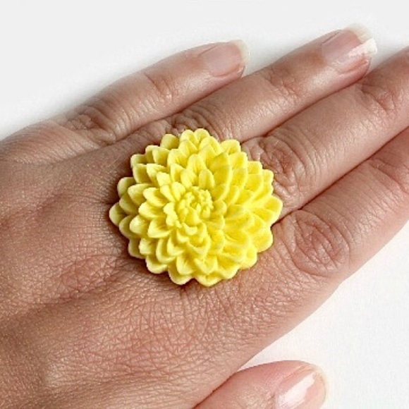 LOT OF 4 Yellow Flower Rings Bundle - Adjustable - SOLD AS IS - Picture 5 of 8